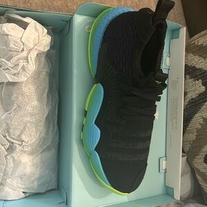 Adidas Trea Young 2 men’s shoe basketball size 11